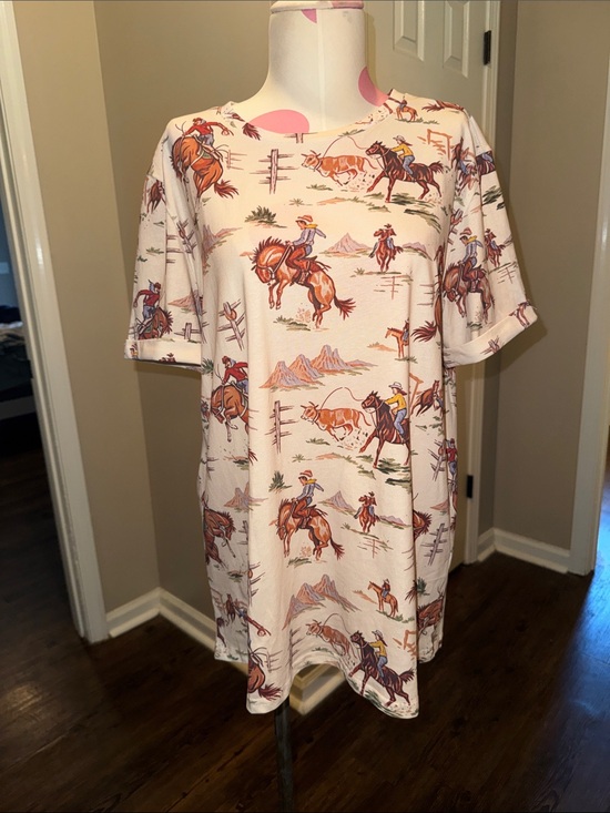 CherryBetty Tops - Cowboy Print Short Sleeve Men’s Shirt - Cream with Brown Western Motif